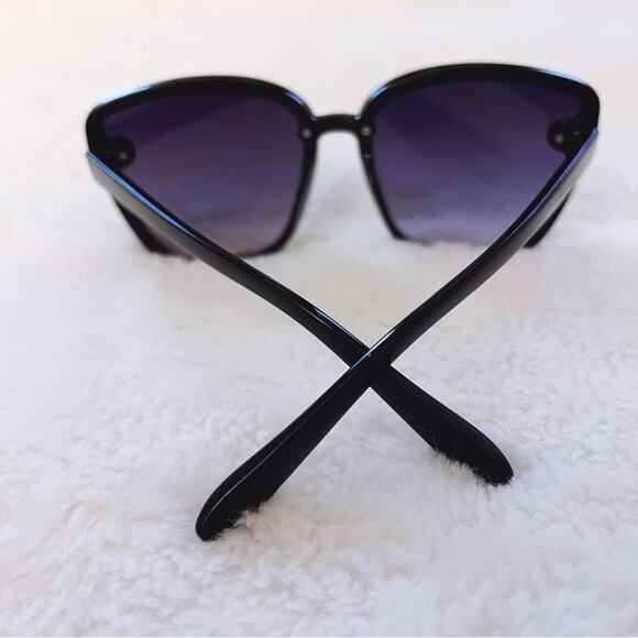 Giselle Black Oversized Cat Eye Sunglasses - Picture 10 of 11
